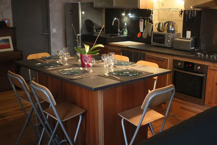 Appartement entier, Loft Classé 60 m2 plein sud Face aux Halles in Tours, Région de Tours