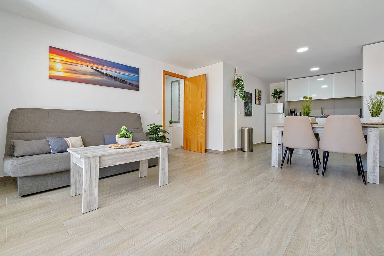 Apartamento entero, Apartamento 'Piso Francesca' con piscina compartida, Wi-Fi y aire acondicionado in Vinaroz, Costa del Azahar