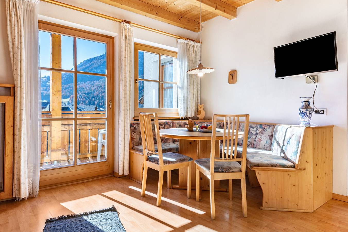 Appartamento intero, Appartamento '4' con vista sulle montagne, giardino in comune e Wi-Fi in Badia, Dolomiti Superski
