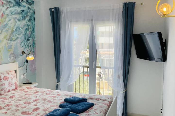 Ganze Wohnung, - Be Our Guest! - Strand, Meer und Genuss für 4 in Platja Estanys (Ses Salines), Ses Salines