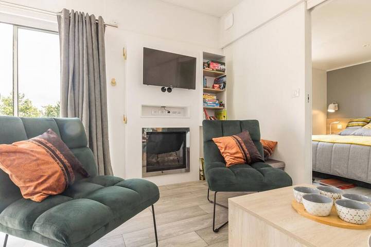Appartement entier, Mobil Home Confortable avec Terrasse et Animaux Acceptés à Saint-Lô in Saint-Lô, Région de Saint-Lô