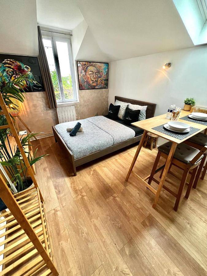 Appartement entier, One-Bedroom Apartment in Enghien-les-Bains, Val-d'Oise