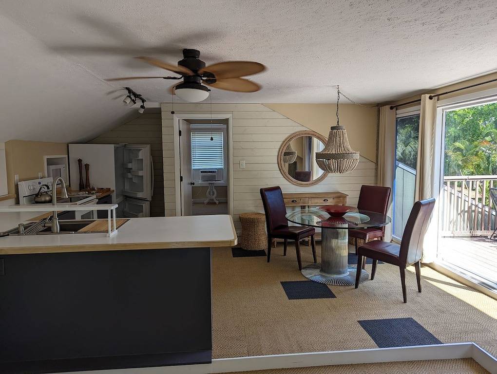 Cozy Cabana ....walk to the beach and St Armand's Circle! in Lido Key, Sarasota