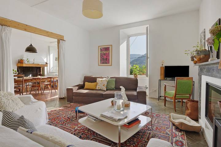 Chambre d'hôtes « Montagne Noire, Chez "Pinceau" »  vue montagne, terrasse partagée et Wi-Fi in Lespinassière, Région de Carcassonne