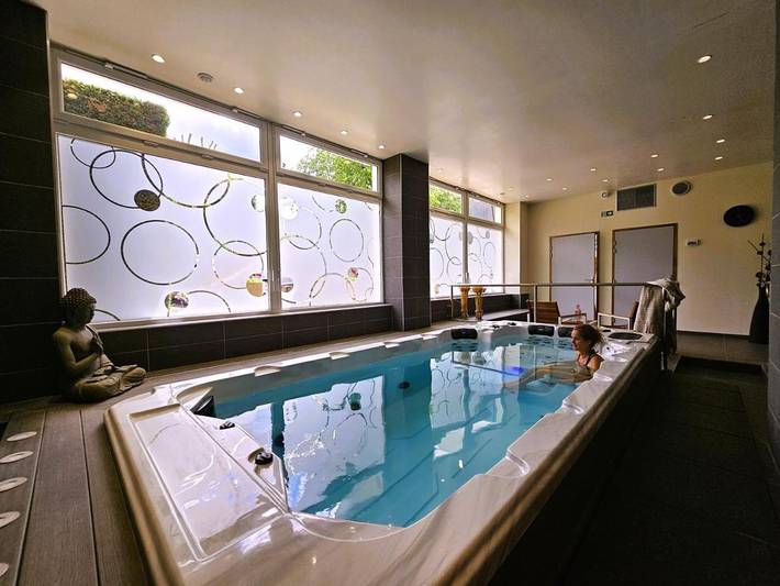 Hôtel pour 2 personnes, avec jacuzzi ainsi que sauna et jardin