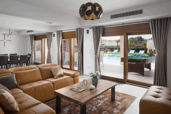 Villa pour 10 personnes, avec piscine et vue ainsi que sauna et jardin, animaux acceptés dans Vir - 2