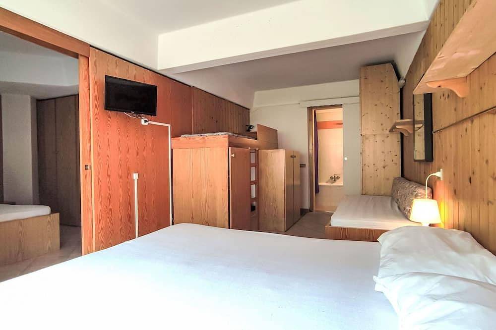 Appartement entier, Joli appartement pour 5 personnes avec Wifi, Tv et patio in Marilleva, Mezzana