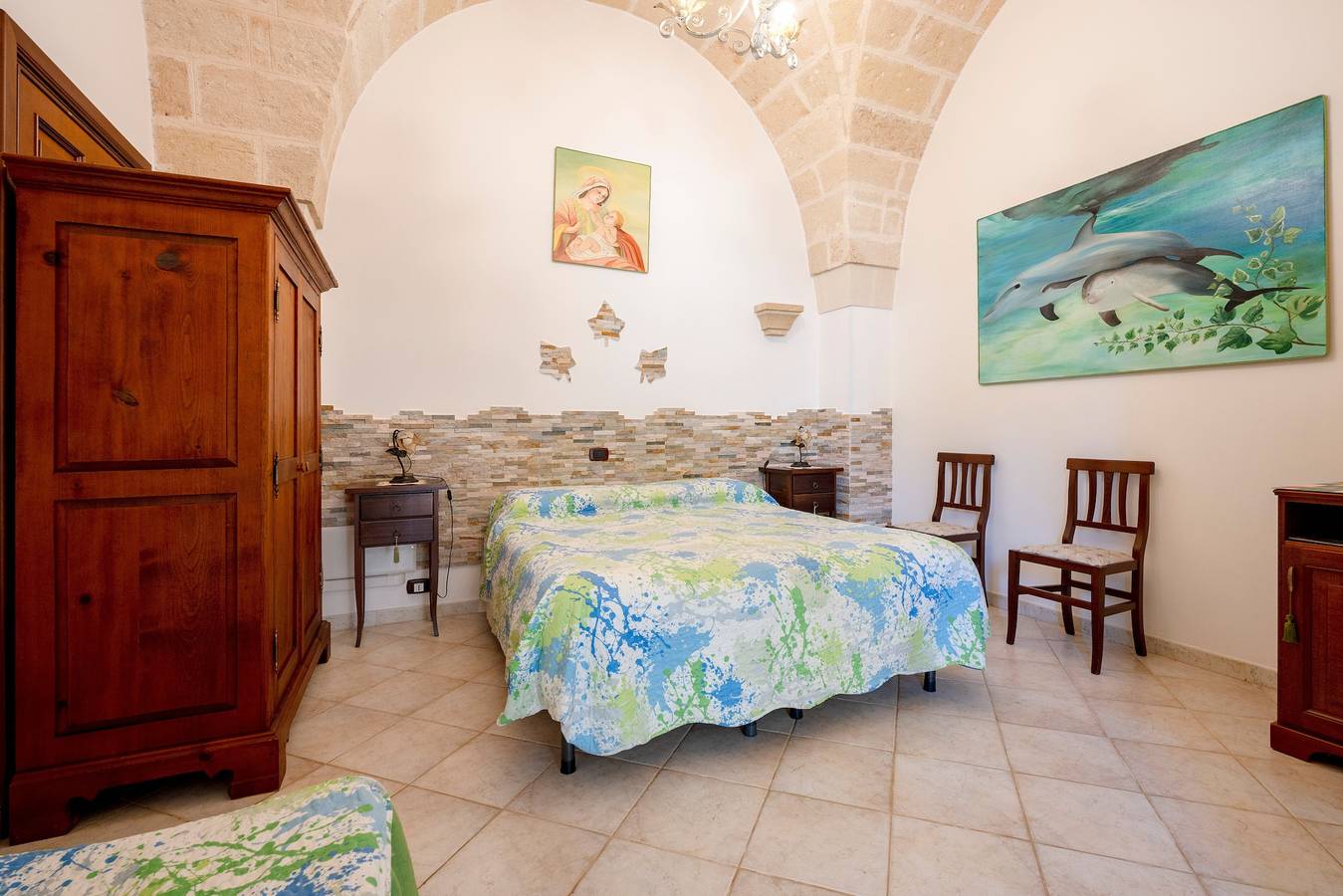Appartamento 'Villa Tonia - Stanza Edera' con terrazza privata, Wi-Fi e aria condizionata in Fasano, Salento