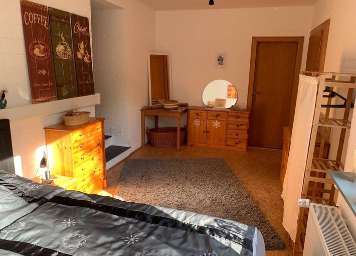 Ganze Ferienwohnung, Fewo mit Grillbereich, Terrasse und Sonnenliegen in Oesdorf (Bad Pyrmont), Bad Pyrmont