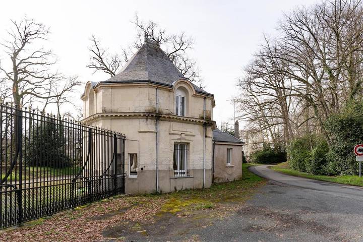Hôtel pour 3 personnes, avec Terrasse et Jacuzzi ainsi que Jardin et Piscine dans Ombrée-d'Anjou - 2