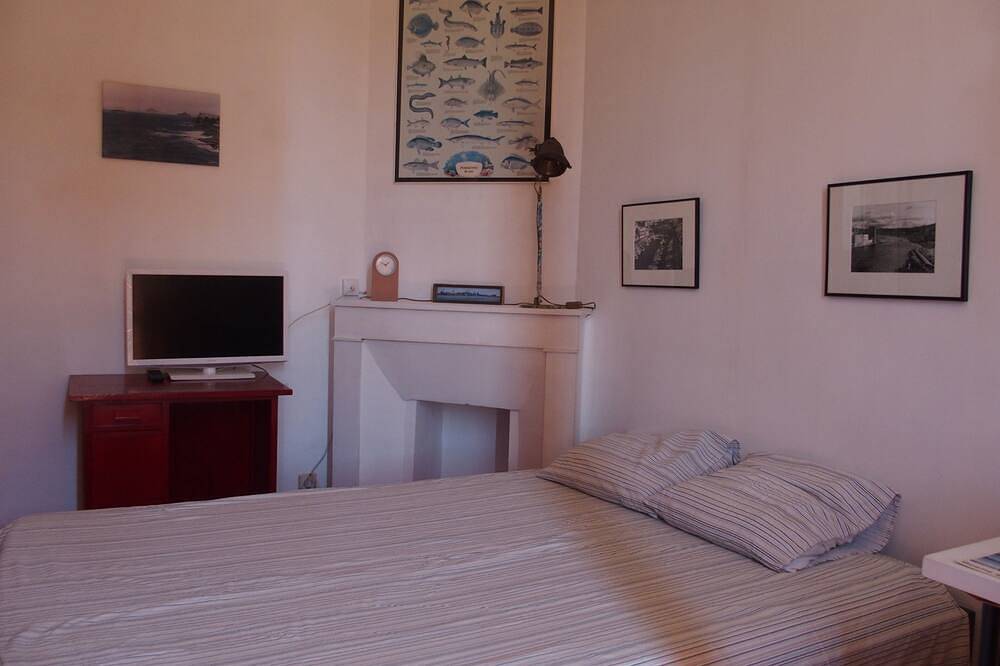 A balcony over the sea. A room in town in Marseille, Marseille region