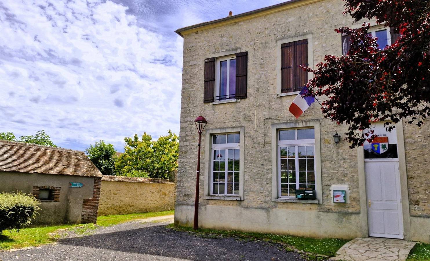 Gîte avec jardin, TV, WiFi et barbecue in Maisoncelles-en-Gâtinais, Seine-et-Marne