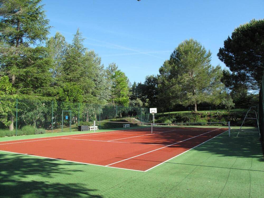 Résidence Miro, gîtes équipés été et hiver, tennis, piscine in Les Arcs (Var), Région de Draguignan