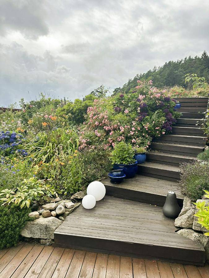 Garden Cottage With Shared Dock Near Mandal in Mandal