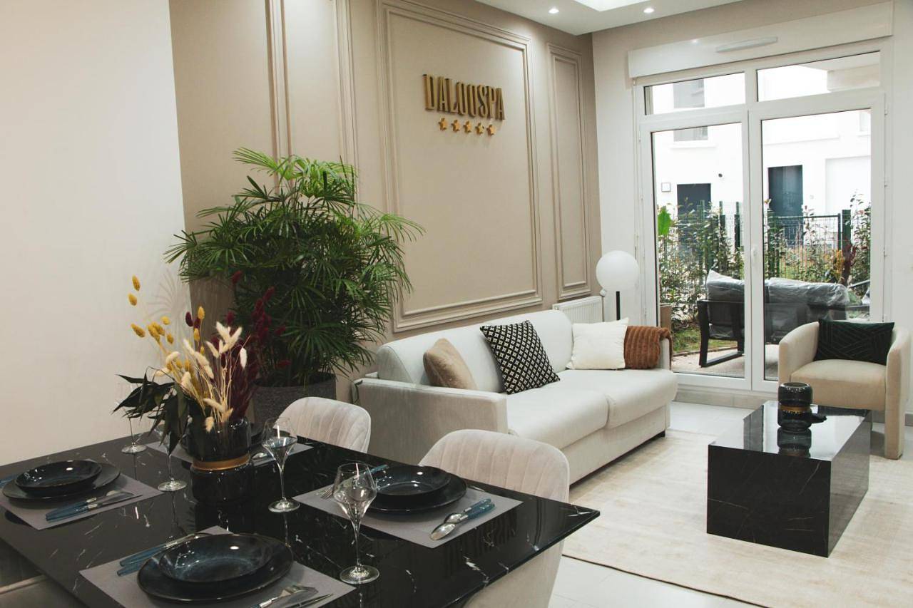 Appartement entier, King Suite with Spa Bath in Drancy, Seine-Saint-Denis