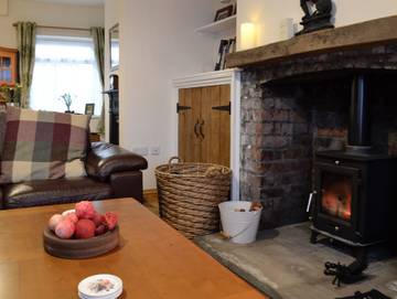 Log Cabin for 4 People in Abergavenny, Monmouthshire, Photo 2