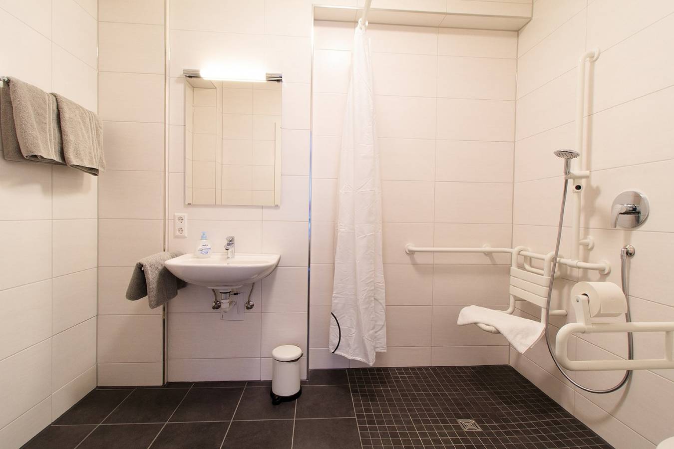 Ganze Wohnung, Ferienwohnung 'Auszeit Mit Pflege - Fewo 2' mit Privatterrasse, Gemeinschaftsgarten und Wi-Fi in Sankt Georgen im Schwarzwald, Mittlerer Schwarzwald