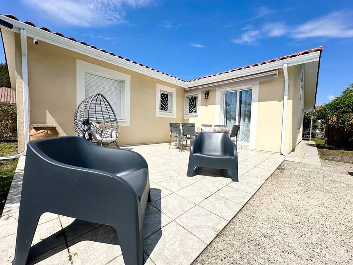 Location de vacances pour 6 personnes, avec piscine ainsi que jardin et terrasse à Bias - 3