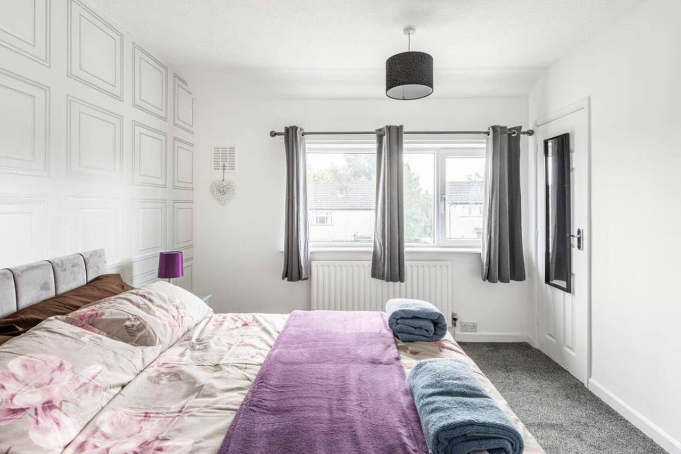 3 Bed House - Sleeps 5 - Parking - Garden - Wifi in Blackburn with Darwen