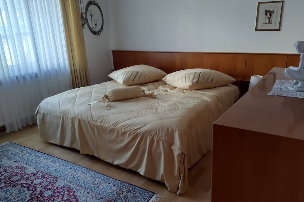 Ganze Wohnung, Comfortable apartment in the middle of a beautiful garden in Ingolstadt, Oberbayern