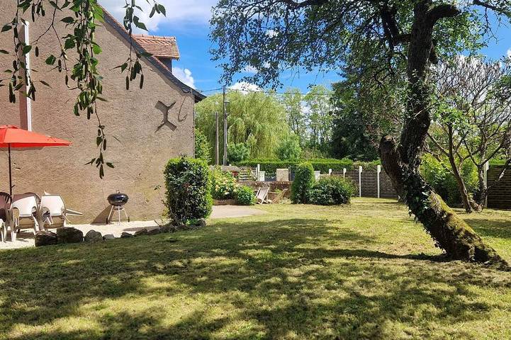 Gîte pour 10 personnes, avec jacuzzi ainsi que jardin et terrasse à Notre-Dame-d'Oé
