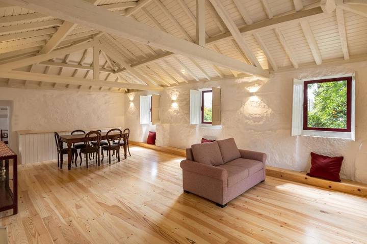 Casa de férias para 4 pessoas, com piscina e vista e ainda jardim, com animais de estimação em Castelo de Paiva