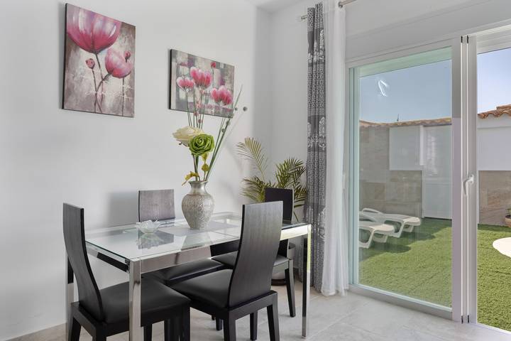 Holiday Home 'La Brujita' with Private Pool, Wi-Fi and Air Conditioning in Chiclana de la Frontera, Costa de la luz