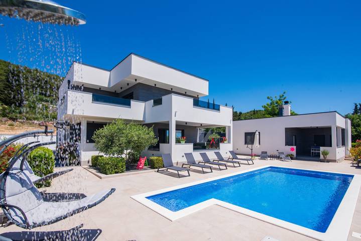 Ferienhaus für 8 Personen, mit Balkon und Garten sowie Whirlpool, kinderfreundlich in Općina Stankovci