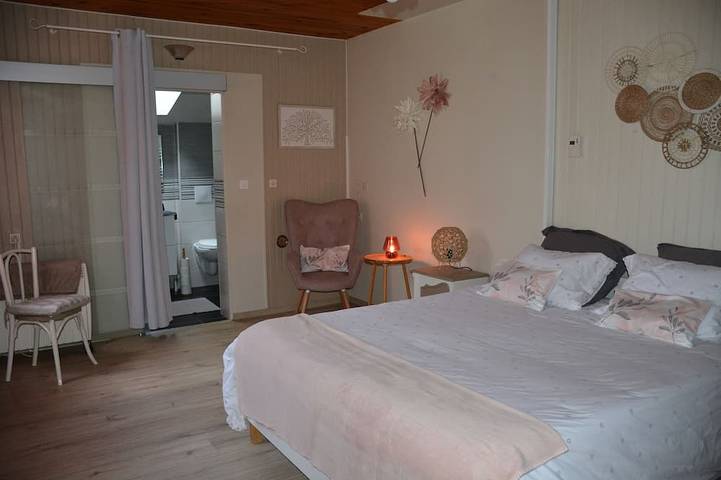 Appartement entier, Le Home Fleuri in Ménesplet, Périgord Blanc