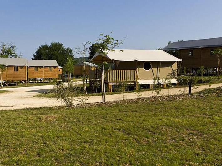 Camping pour 4 personnes, avec bassin pour enfant en Dordogne - 3
