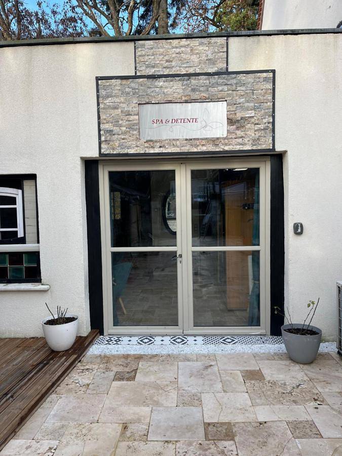 Gîte pour 2 personnes, avec jacuzzi ainsi que sauna et jardin à Saint-Avertin - 2