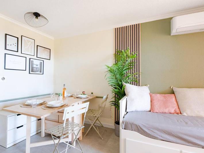 Gîte pour 4 personnes, avec terrasse ainsi que jardin et piscine, animaux acceptés dans Gare Du Dramont - 2