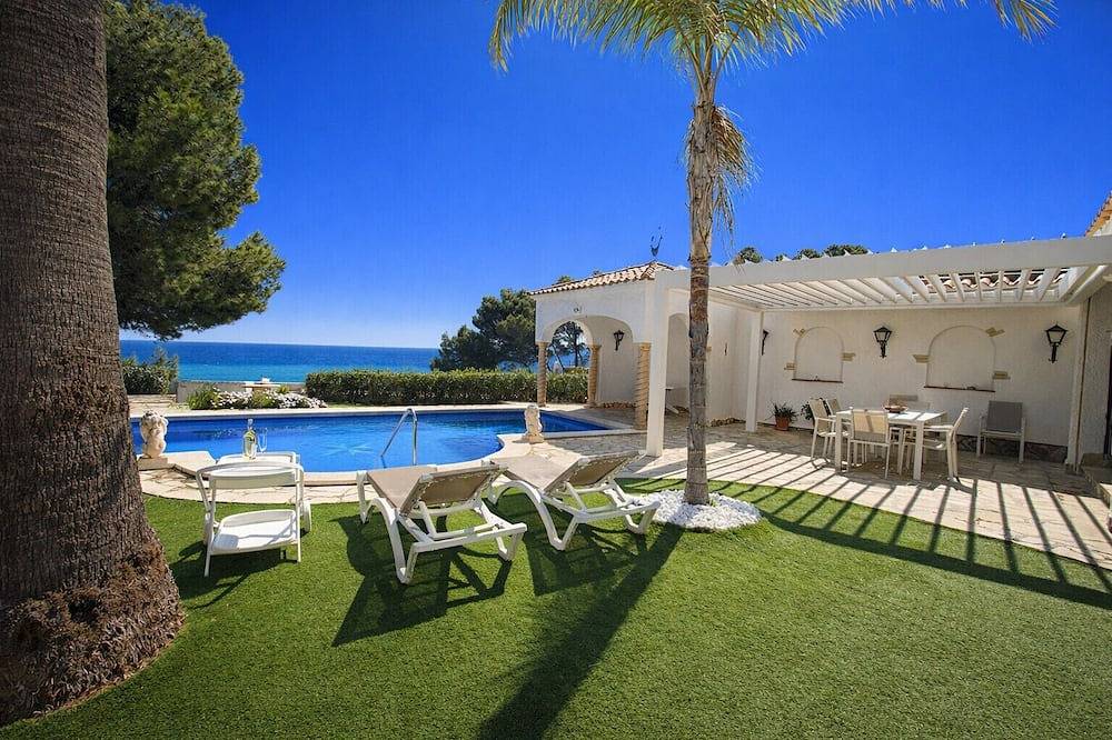 Villa Margarita Seaview by Parc Mont-roig in Cala dels Vienesos (Miami Playa), Mont-roig del Camp