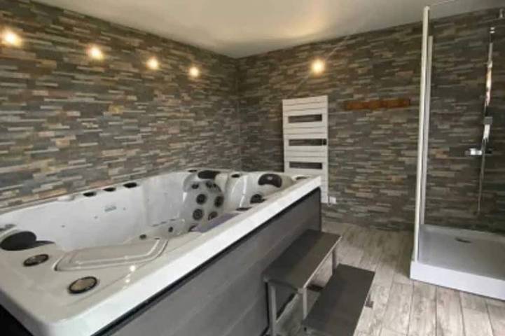 Gîte pour 2 personnes, avec sauna et jacuzzi à Saint-Laurent-d'Olt - 3