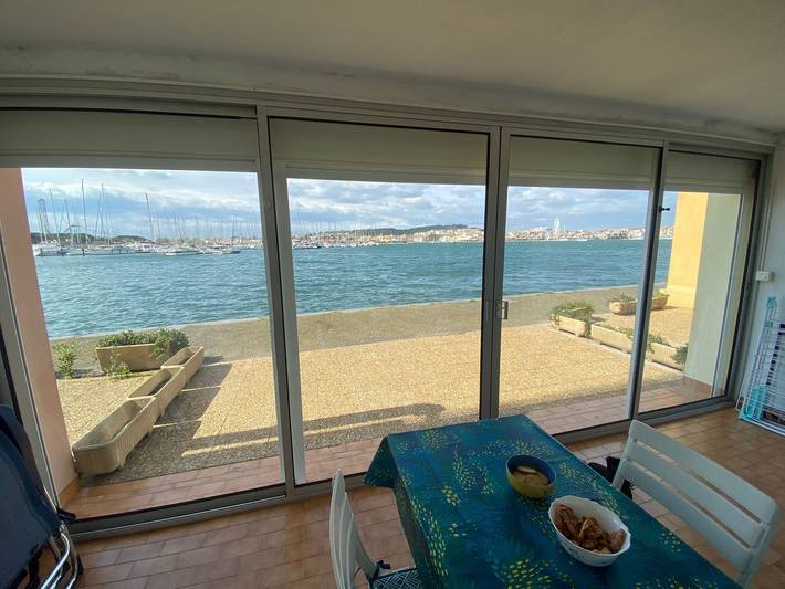 Location de vacances pour 6 personnes, avec terrasse et piscine au Cap d'Agde