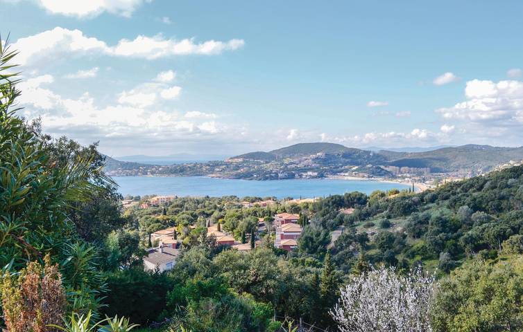 Location de vacances pour 6 personnes, avec piscine ainsi que jardin et terrasse à Sainte-Maxime - 4