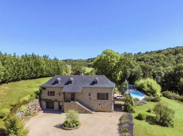 Location de vacances pour 8 personnes, avec Terrasse ainsi que Jardin et Piscine à La Fouillade - 4
