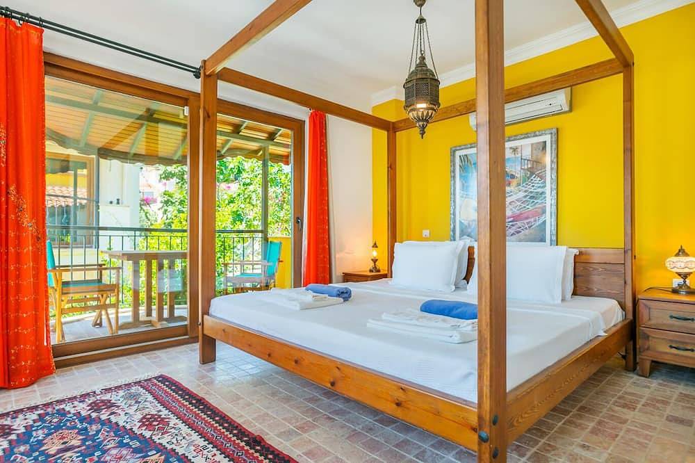 Atemberaubende Villa, privater beheizter Pool, Dachterrassenbar, Billardtisch, 200 m zum Strand in Kaş, Provinz Antalya