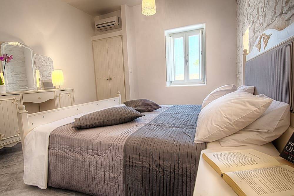 Paros Afrodite Luxury Villas with private pool & spa max 12 persons in Aliki, Paros