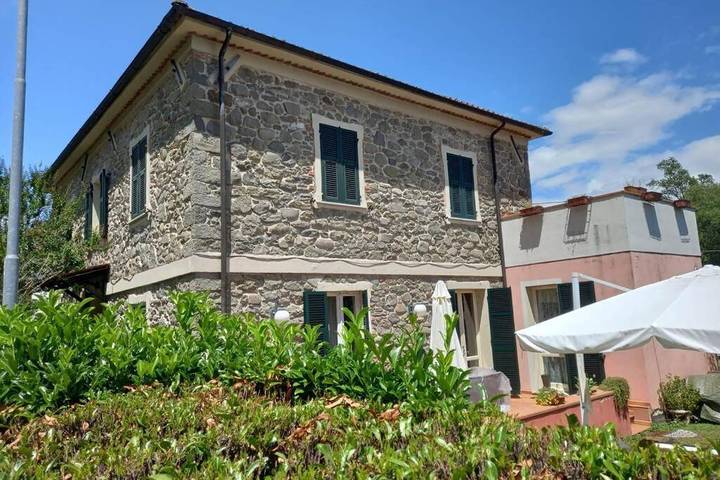 Location de vacances pour 5 personnes, avec vue ainsi que terrasse et piscine, animaux acceptés à Mulazzo - 3