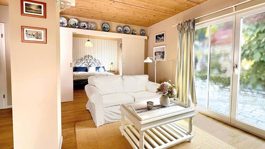 Ferienwohnung für 2 Personen, mit Terrasse und Garten sowie Seeblick und Ausblick am Schwielowsee