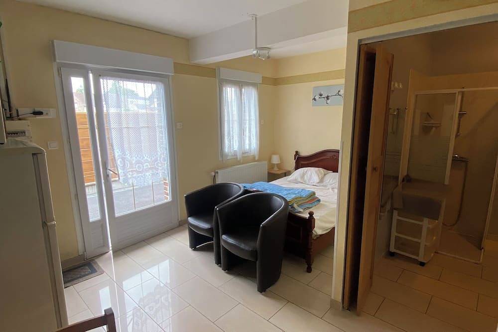 Apartamento entero, Ground-floor studio 2.5kms from town center, shops and casino. in Saint-Amand-les-Eaux, Región de Valenciennes