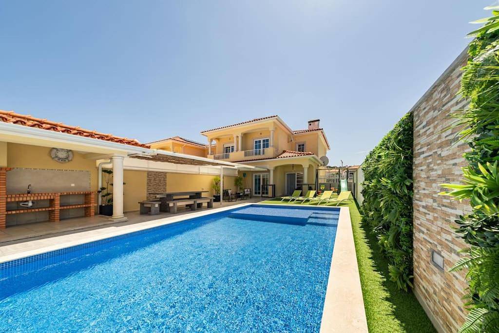 Three-Bedroom Townhouse in Nazaré, Leiria distrito