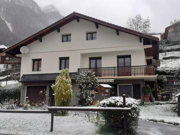 Gîte pour 4 personnes, avec terrasse et vue à Ugine