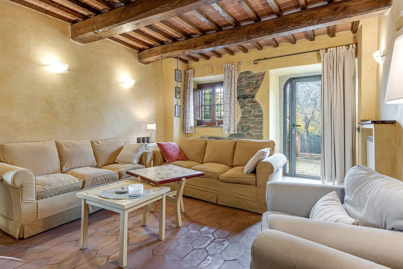 Appartamento intero, Appartamento 'La Perla' con piscina condivisa, terrazza privata e Wi-Fi in Pian di Scò, Castelfranco Piandiscò (comune)