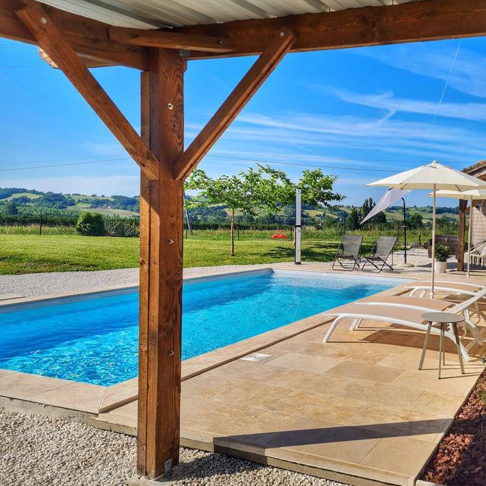 Gîte pour 6 personnes, avec jardin ainsi que terrasse et piscine à Saint-Nazaire-de-Valentane