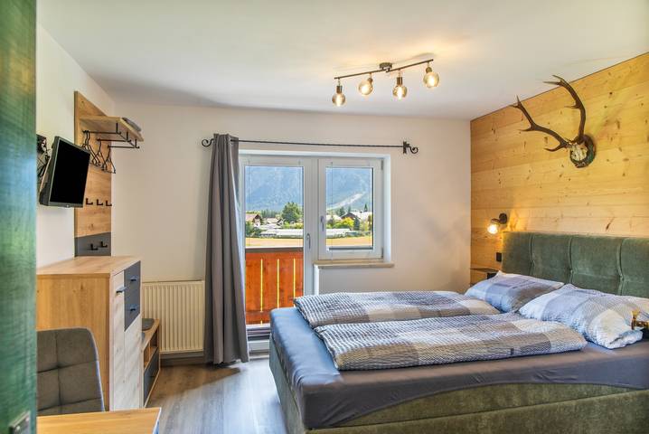 Habitación "Zimmer 2 Schulerhof" con vistas a la montaña y wifi in Oberau, Alpes Bávaros