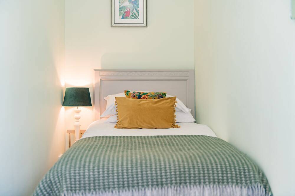 Charming cottage in the conservation area of Deal, sleeping 5 guests, pet friendly, seconds from the in Deal, Kent