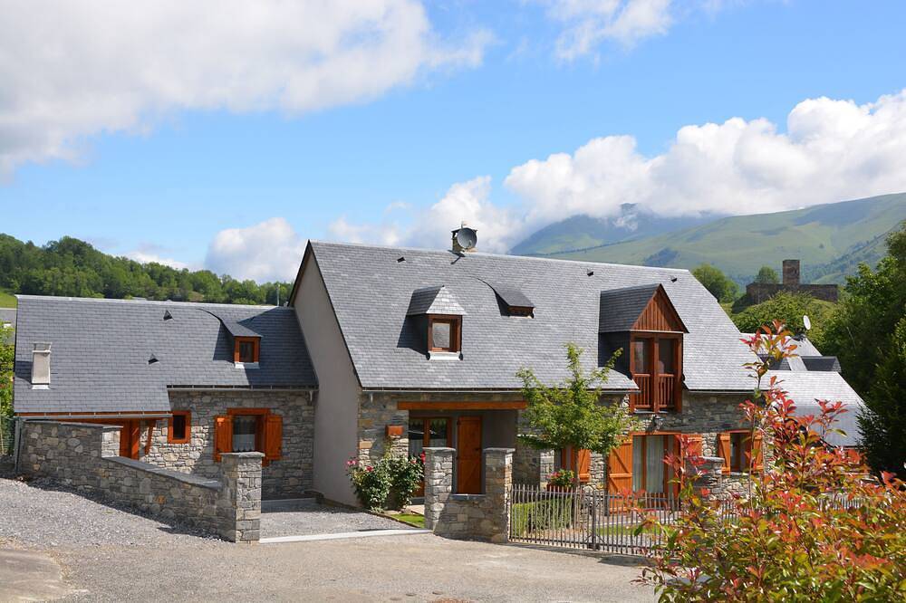 Chalet Gite Louron Maison Génos Loudenvielle 5 p 2 ch, garage vélo pêche  Wifi in Génos, Pyrénées