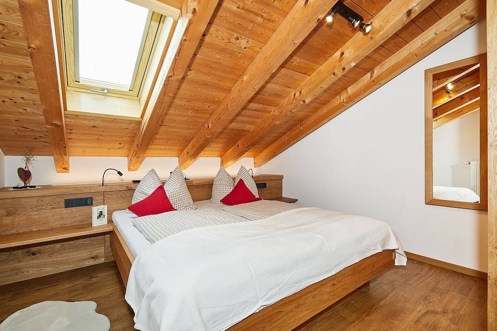 Ganze Wohnung, (1) Zwei-Raum-Ferienwohnung 67qm, Bad/Wc, Extra-Schlafraum, Küche, Balkon in Reit im Winkl, Bayerische Alpen